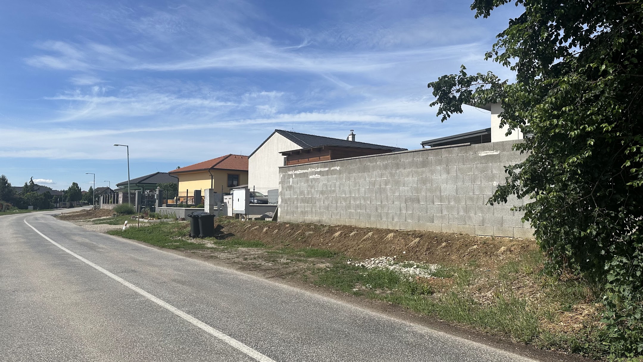 Chodník na ulici Pohranická